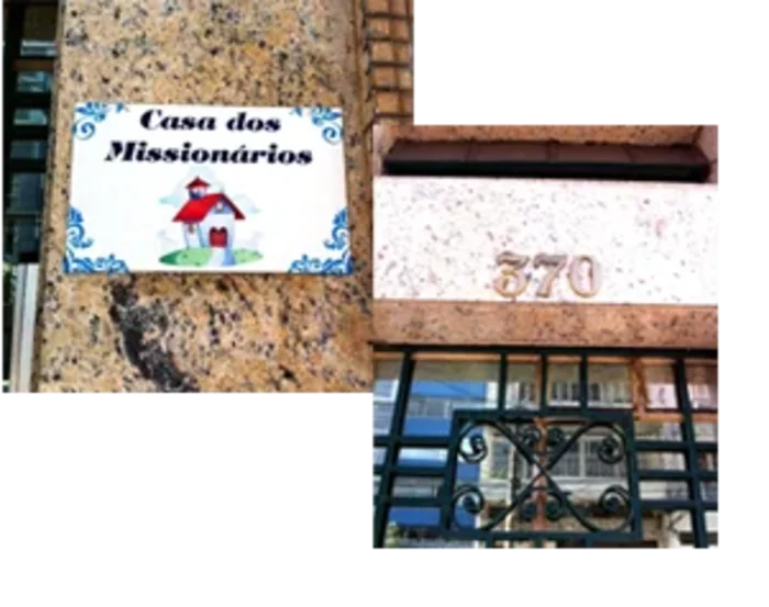 Placa da Casa dos Missionários na fachada, Rua Afonso Pena 370